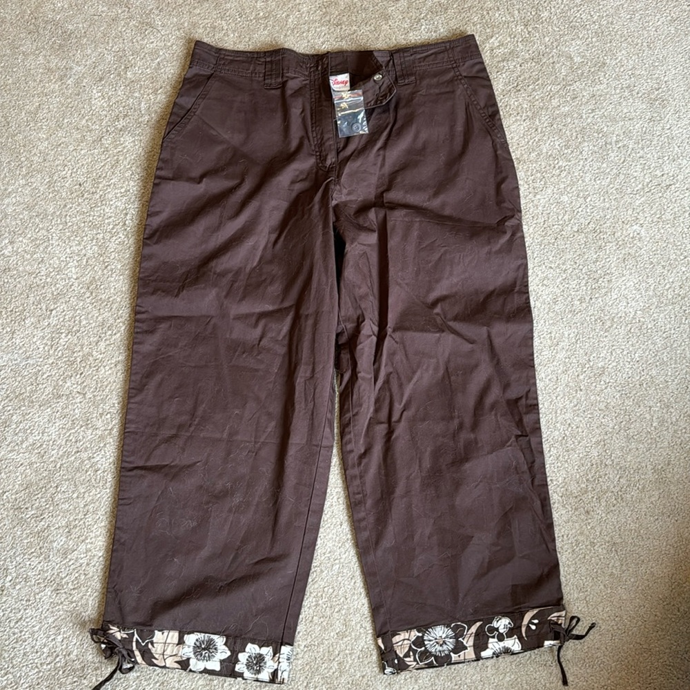 Disney cropped - capris, subtle Mickey design, size M